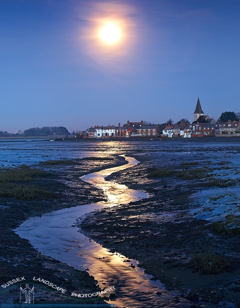 slides/The Blue Moon.jpg west sussex chichester harbour sunset water reflection clouds winter sun sky colours orange blue red sea coast shore line sand boat yacht bosham ice frozen earth shadow The Blue Moon